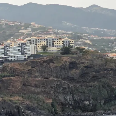 Sea And Mountain View 3 Bedroom With Elevator Apartment Câmara de Lobos
