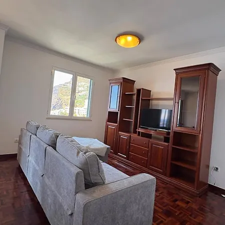 Apartment Sea And Mountain View 3 Bedroom With Elevator *